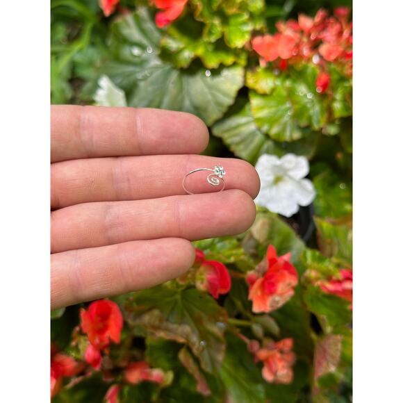 Sterling Silver Adjustable Looped Toe Ring with Clear Crystal Flower - Picture 4 of 5